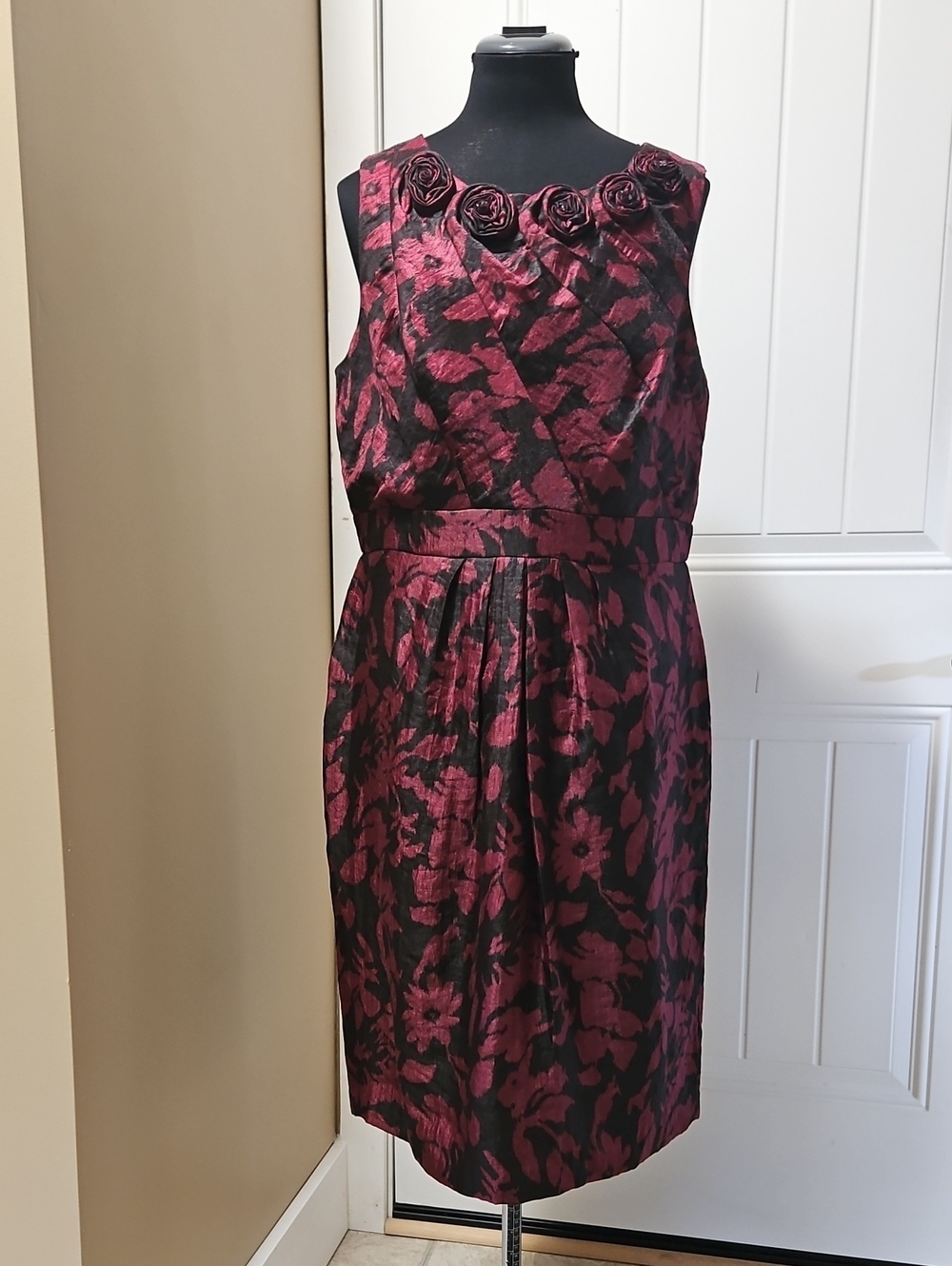 Adrianna Papell Red Rosette Sleeveless Sheath Midi Dress 14
